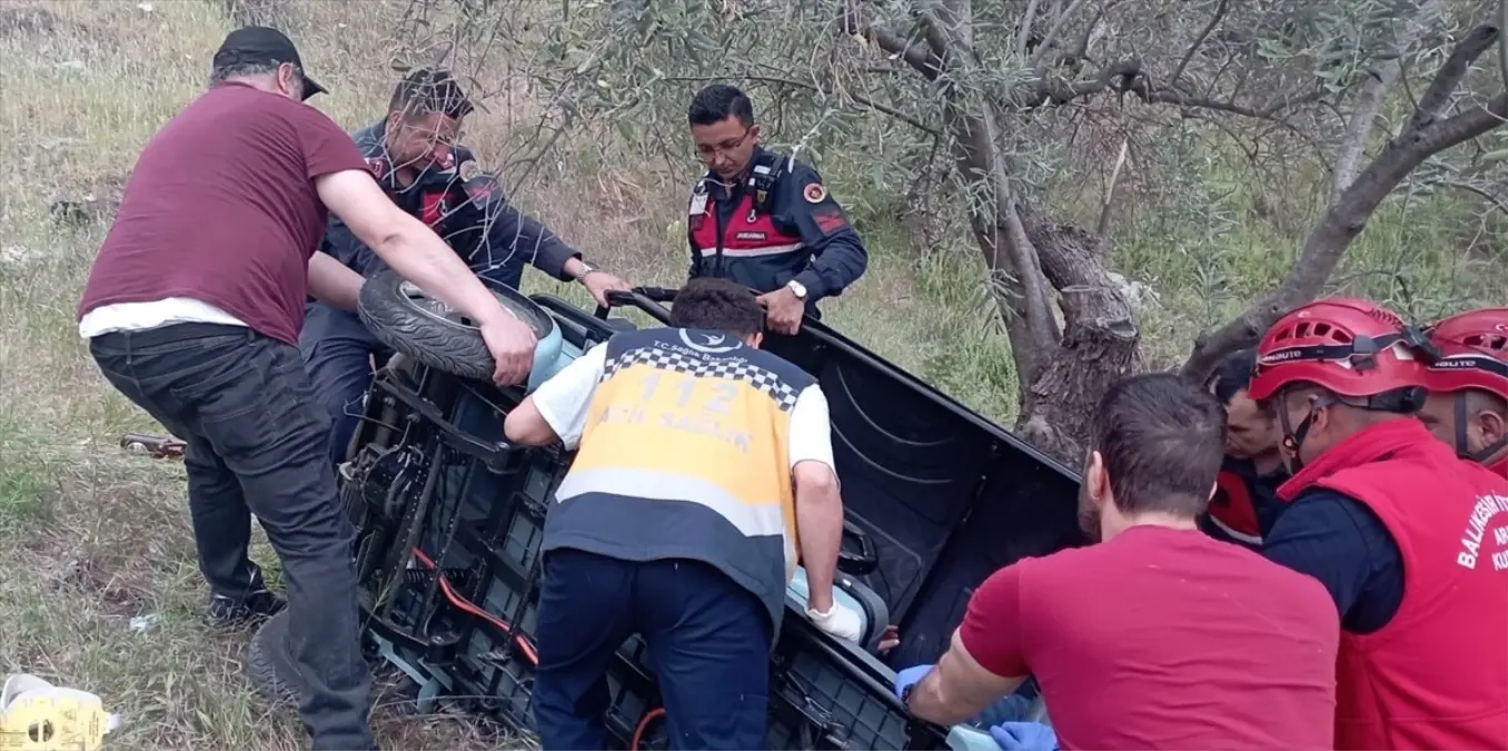 Edremit'te Elektrikli Motosiklet Devrildi: 5 Yaralı