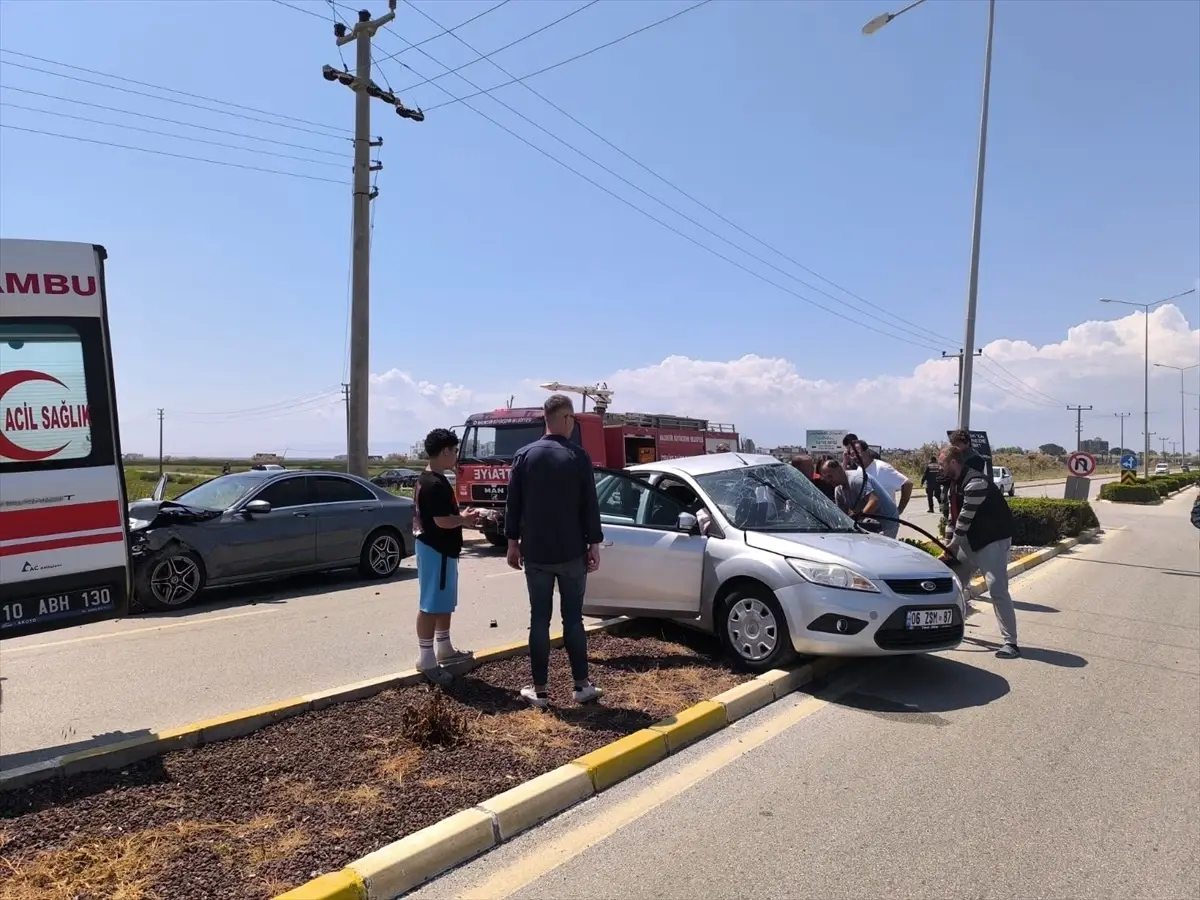 Ayvalık'ta Trafik Kazası: 1 Yaralı