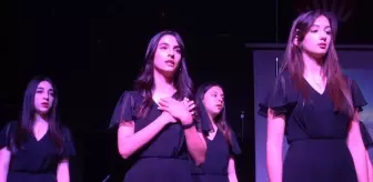 Ayvalık'ta Öğrenci Korosundan Etkileyici Konser