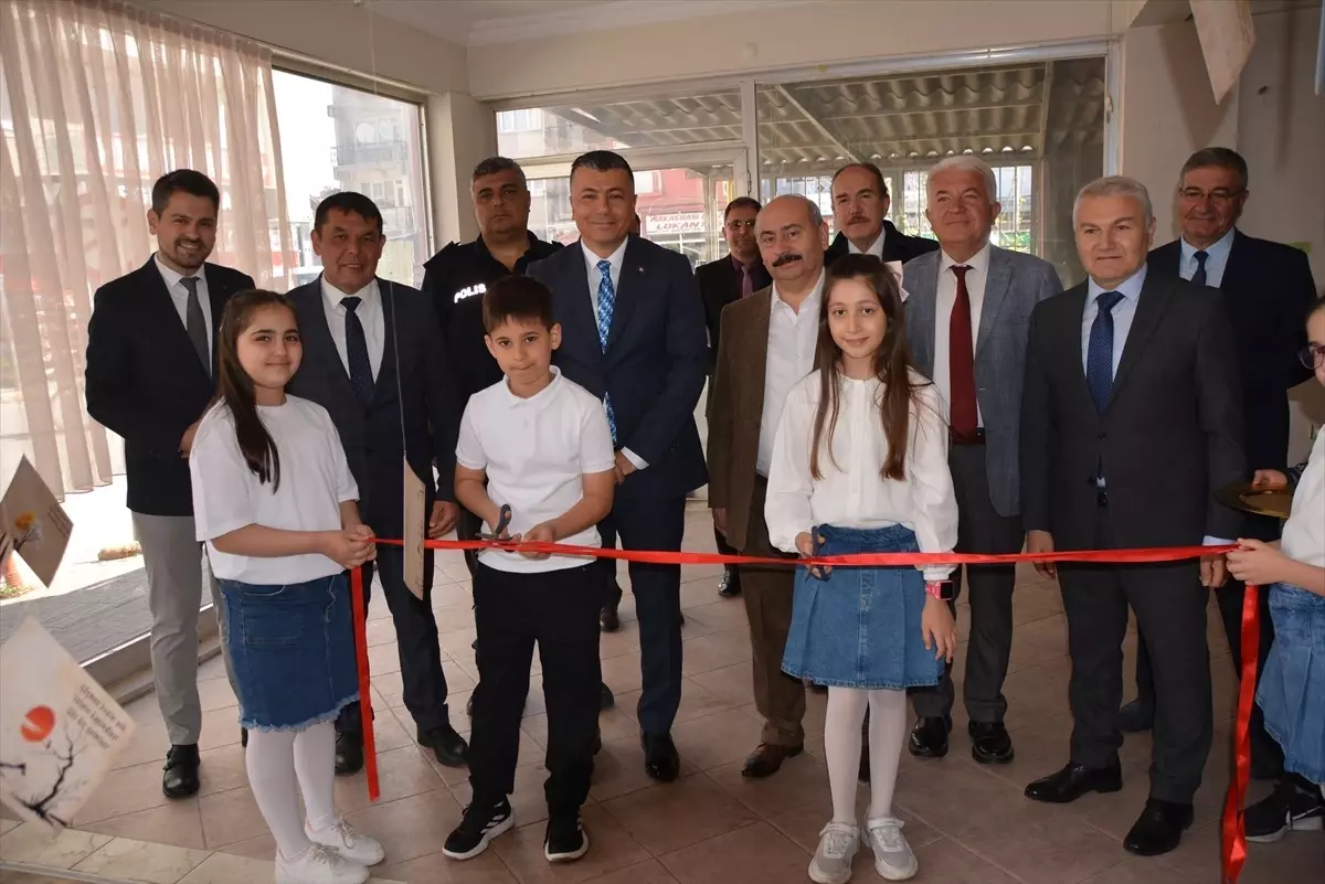 Banaz'da İklim Değişikliği İçin Haiku Sergisi Açıldı
