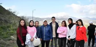 Kayseri Büyükşehir Belediye Başkanı Büyükkılıç, Gençlerle Ali Dağı'nda Yürüyüş Yaptı