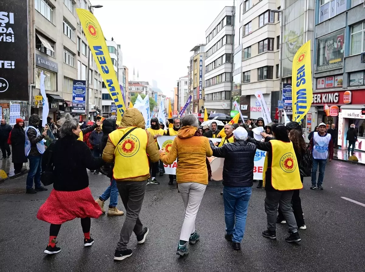 1 Mayıs Emek ve Dayanışma Günü Kadıköy'de Kutlandı