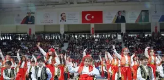 Bedensel Engelli Öğrenci Selenay, 23 Nisan Kutlamasında Halk Oyunları Sergiledi