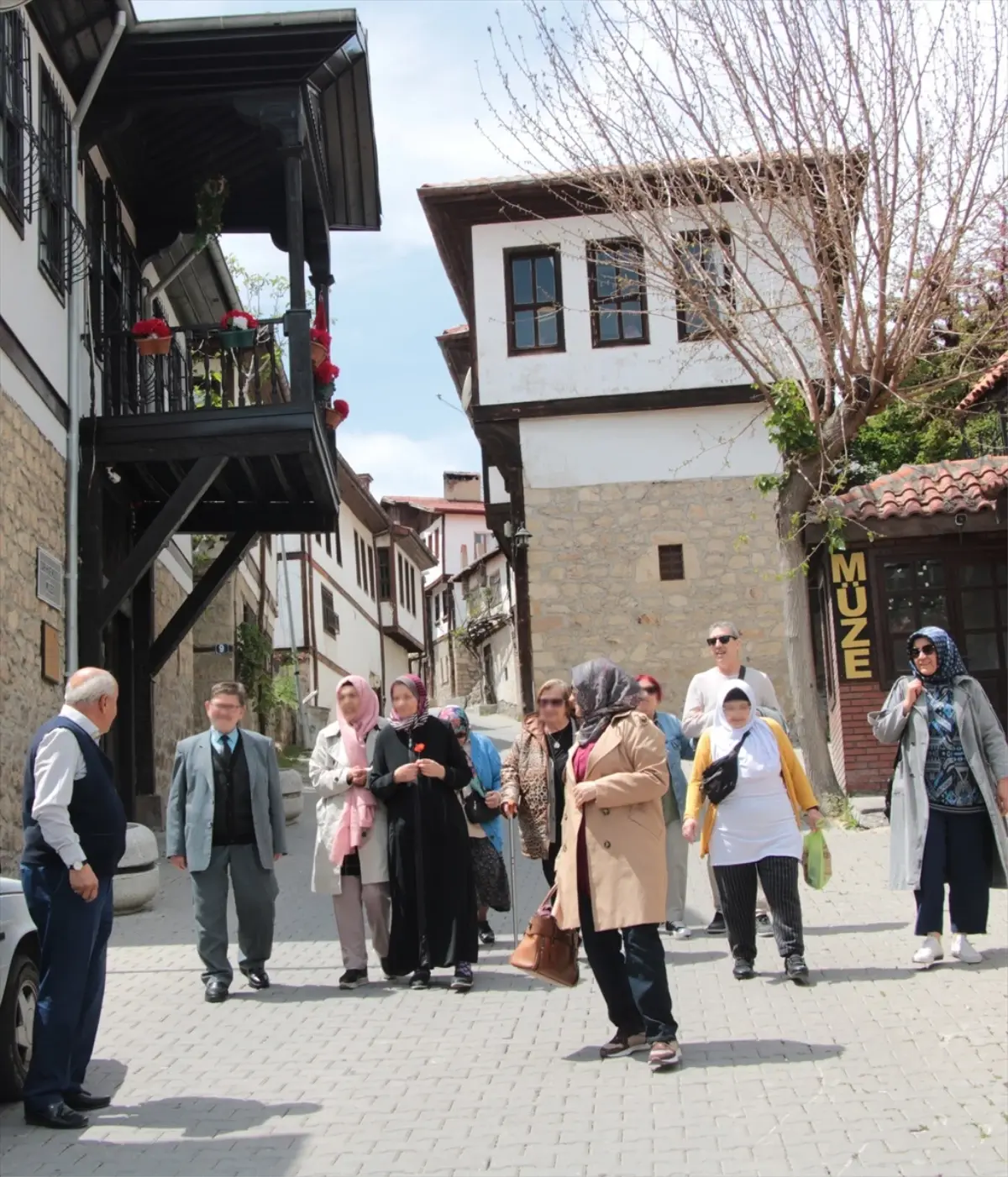 Çubuk Huzurevi Sakinleri Beypazarı'nın Tarihi Mekanlarını Ziyaret Etti