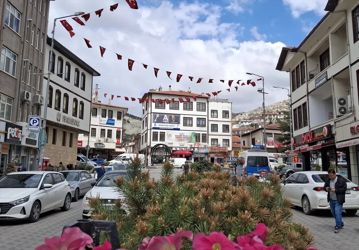 Beypazarı'nda Caddeler Çiçeklerle Renkleniyor