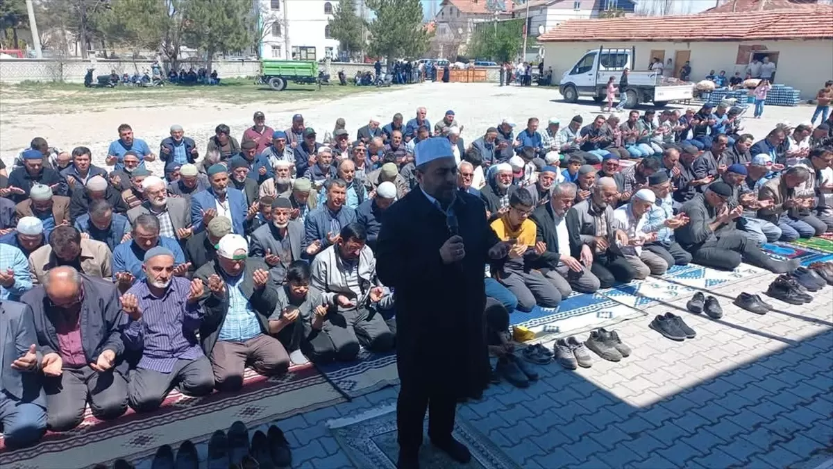 Beyşehir'de Yağmur Beklentisi İçin Dua Edildi