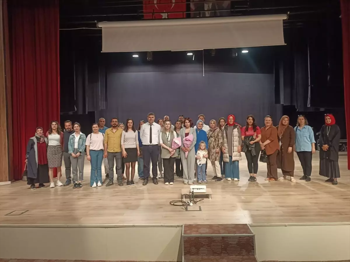 Yeşilay'dan Biga'da Bağımlılıkla Mücadele Eğitimi