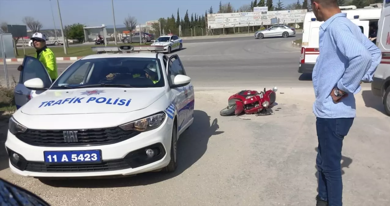Bilecik'te Trafik Kazasında 3 Kişi Yaralandı