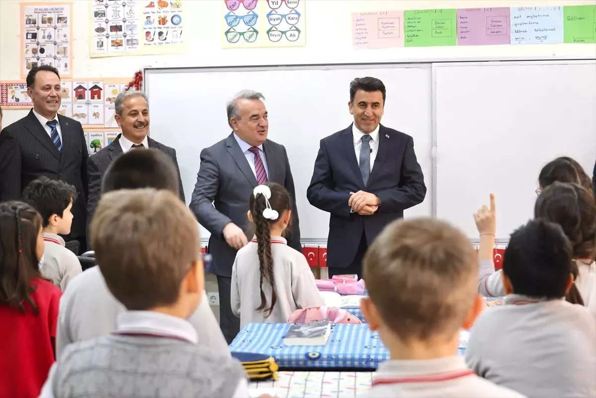 Bilecik Valisi Aygöl'den Bozüyük'te Öğrencilere Ziyaret