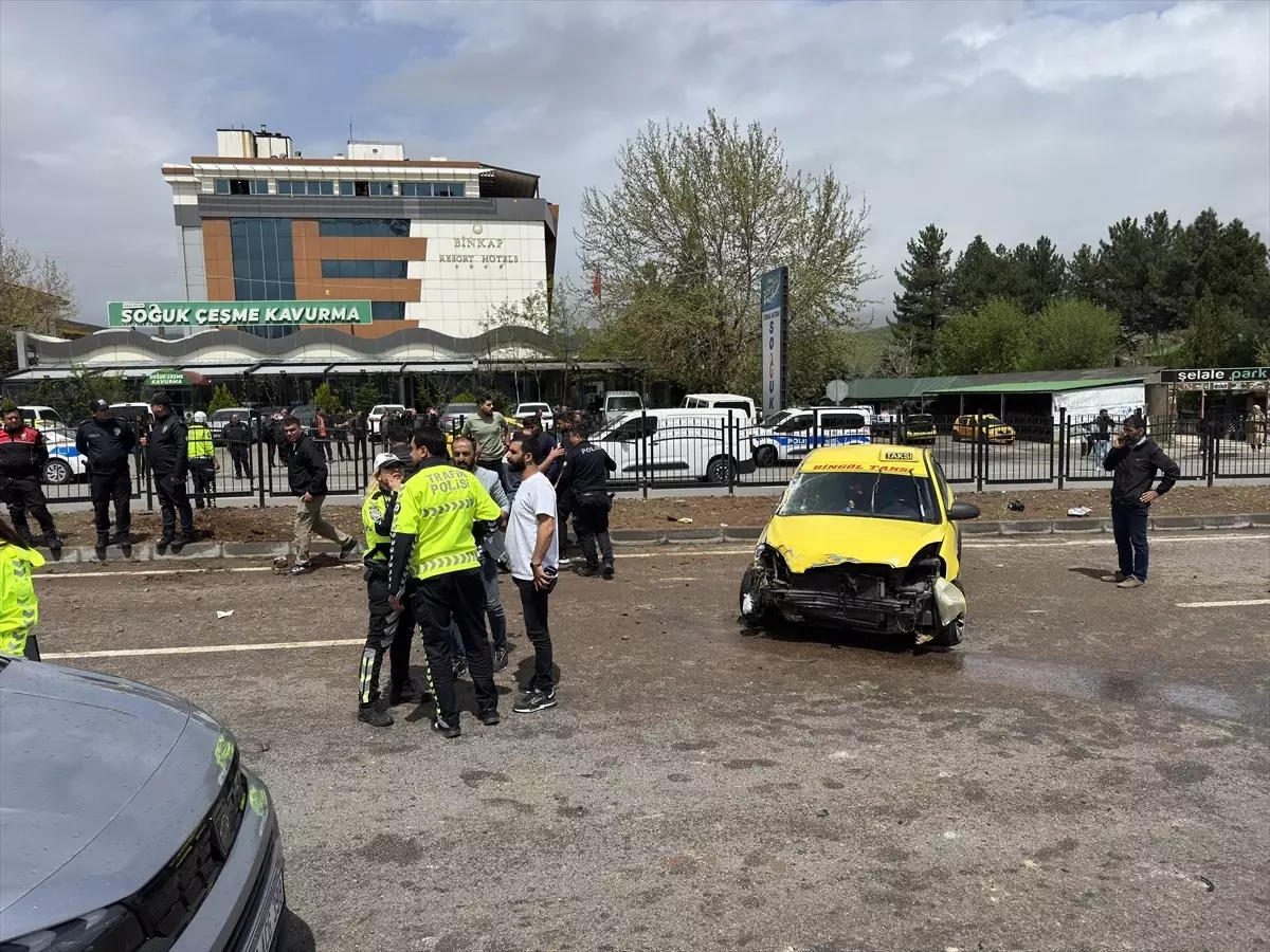 Bingöl'de Zincirleme Trafik Kazası: 6 Yaralı