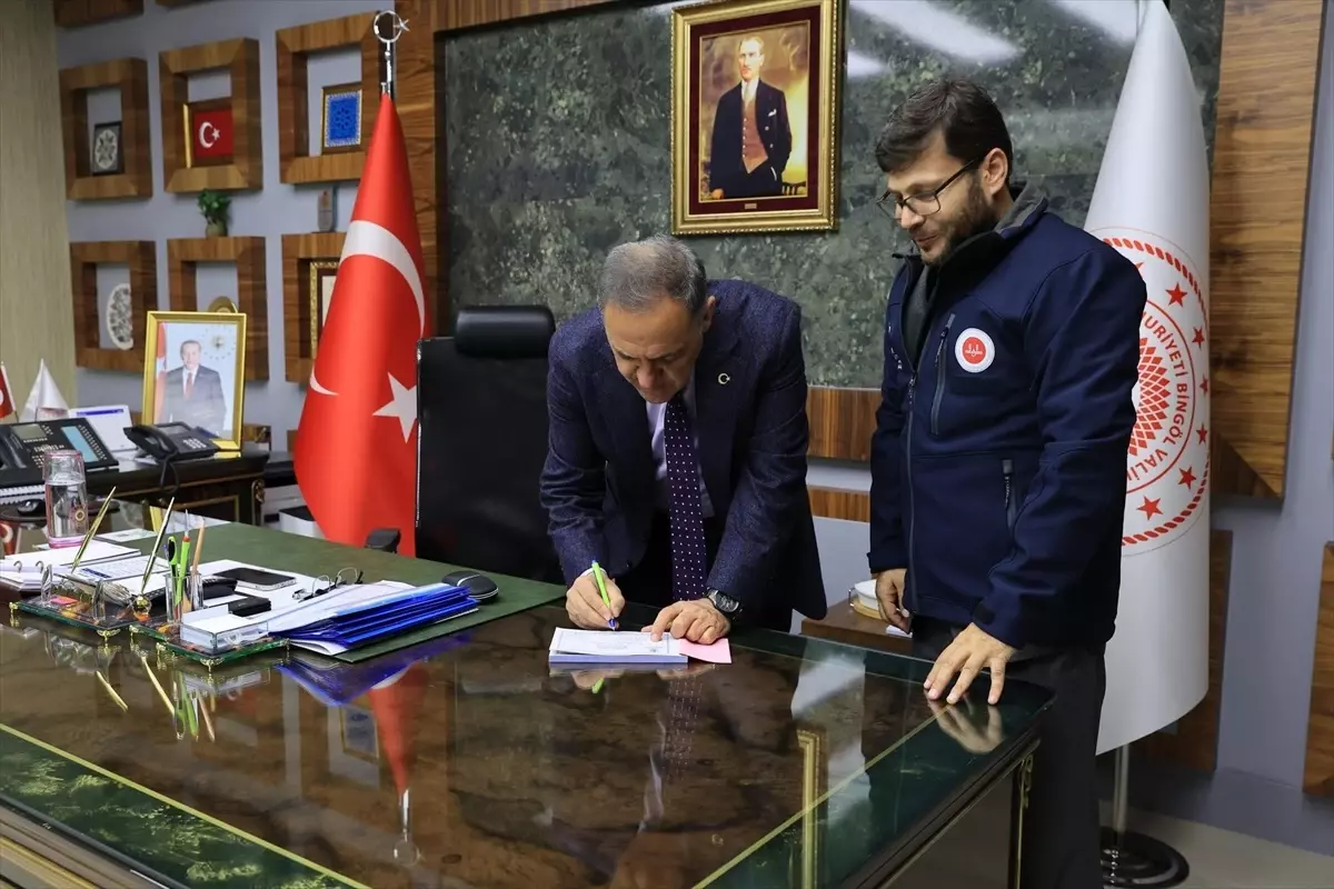 Bingöl Valisi Usta'dan Gazze İçin Kurban Bağışı