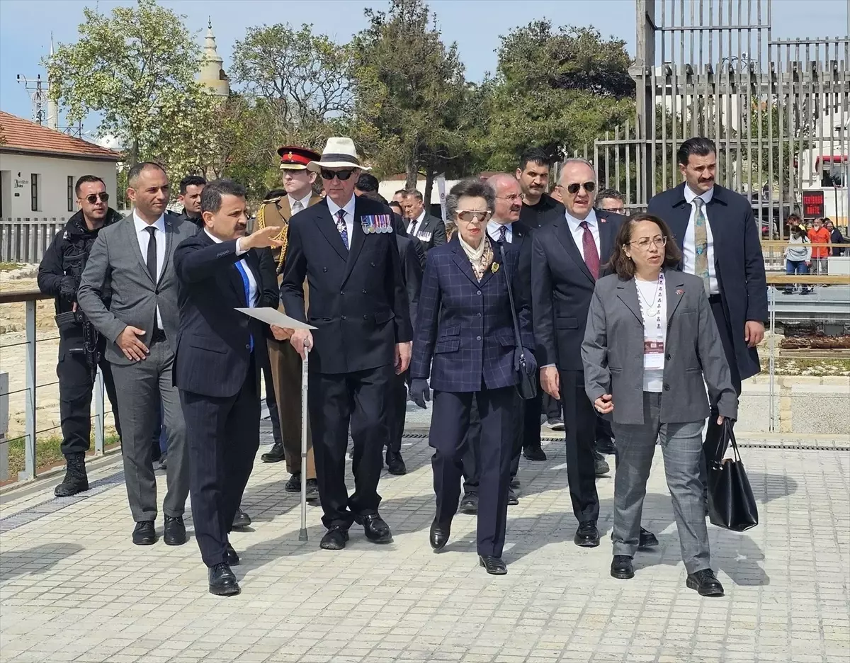 Prenses Anne, Seddülbahir Kalesi'ni Ziyaret Etti