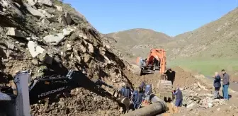 Bitlis'te Heyelan Sonrası Su Şebekesi Onarılıyor