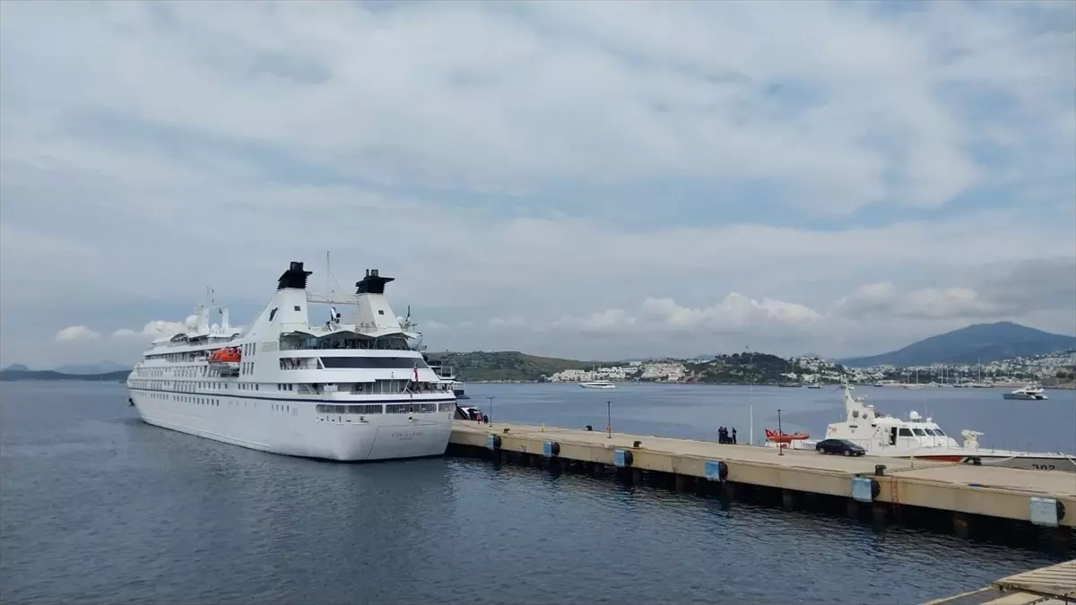 Bodrum'a 'Star Legend' Kruvaziyeri ile 286 Yolcu Geldi