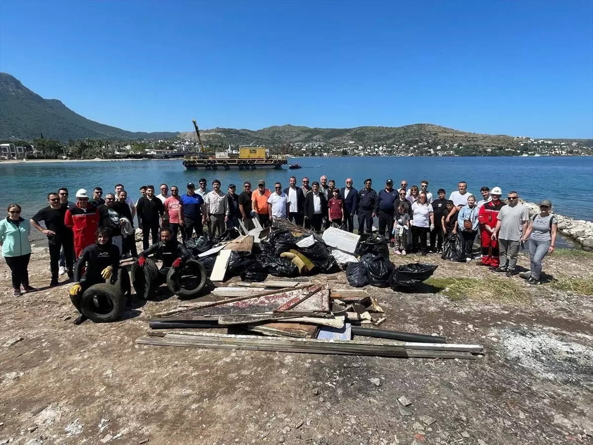 Bodrum'da 2 Ton Deniz Atığı Temizlendi
