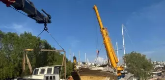 Bodrum'da Yarı Batık Tekne Kurtarıldı