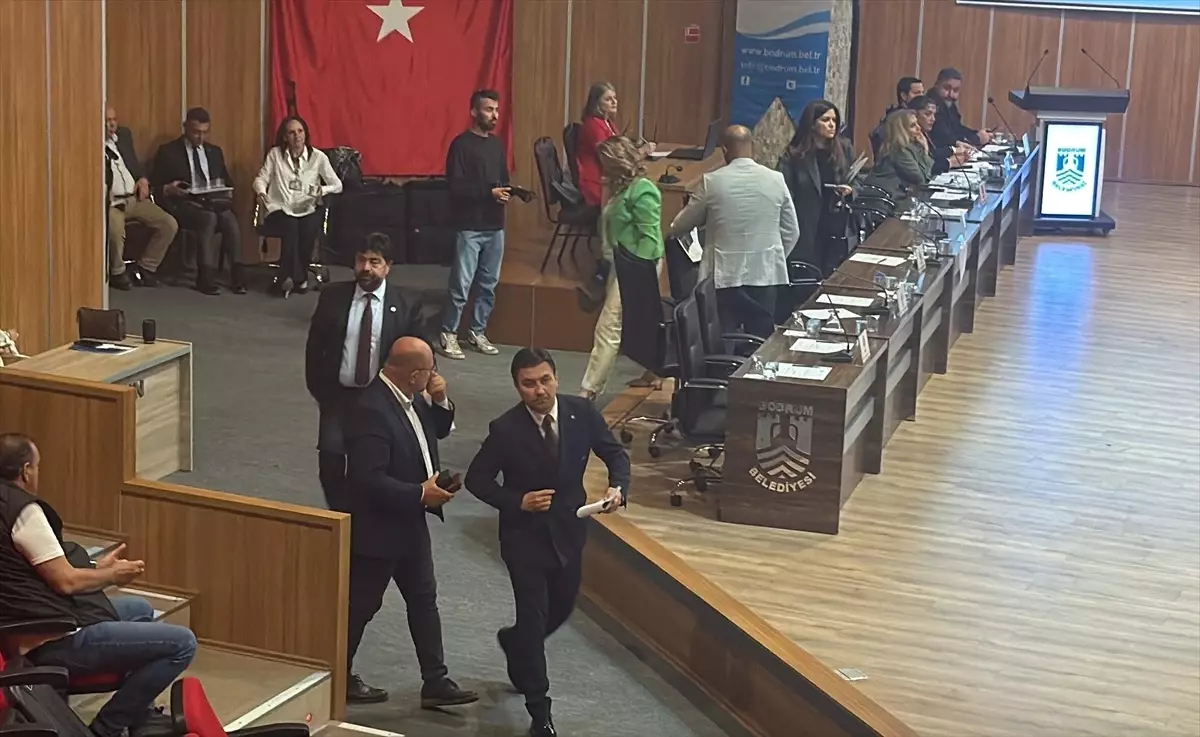 Bodrum Belediyesi Meclis Toplantısında Tartışma: AK Partili Üyeler Salonu Terk Etti