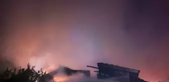 Bolu'da Yangın: 2 Katlı Ev Kül Oldu