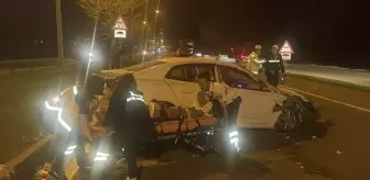 Bolu'da Kamyona Çarpan Otomobilin Sürücüsü Yaralandı