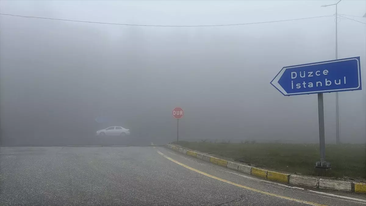 Bolu Dağı'nda Sis Etkili, Görüş Mesafesi 30 Metreye Düşüyor