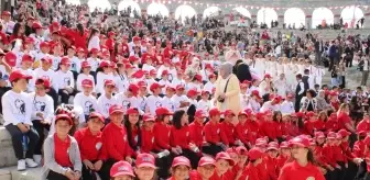 Niğde'de 23 Nisan Coşkusu: Çocuklar Eğlencenin Tadını Çıkarıyor