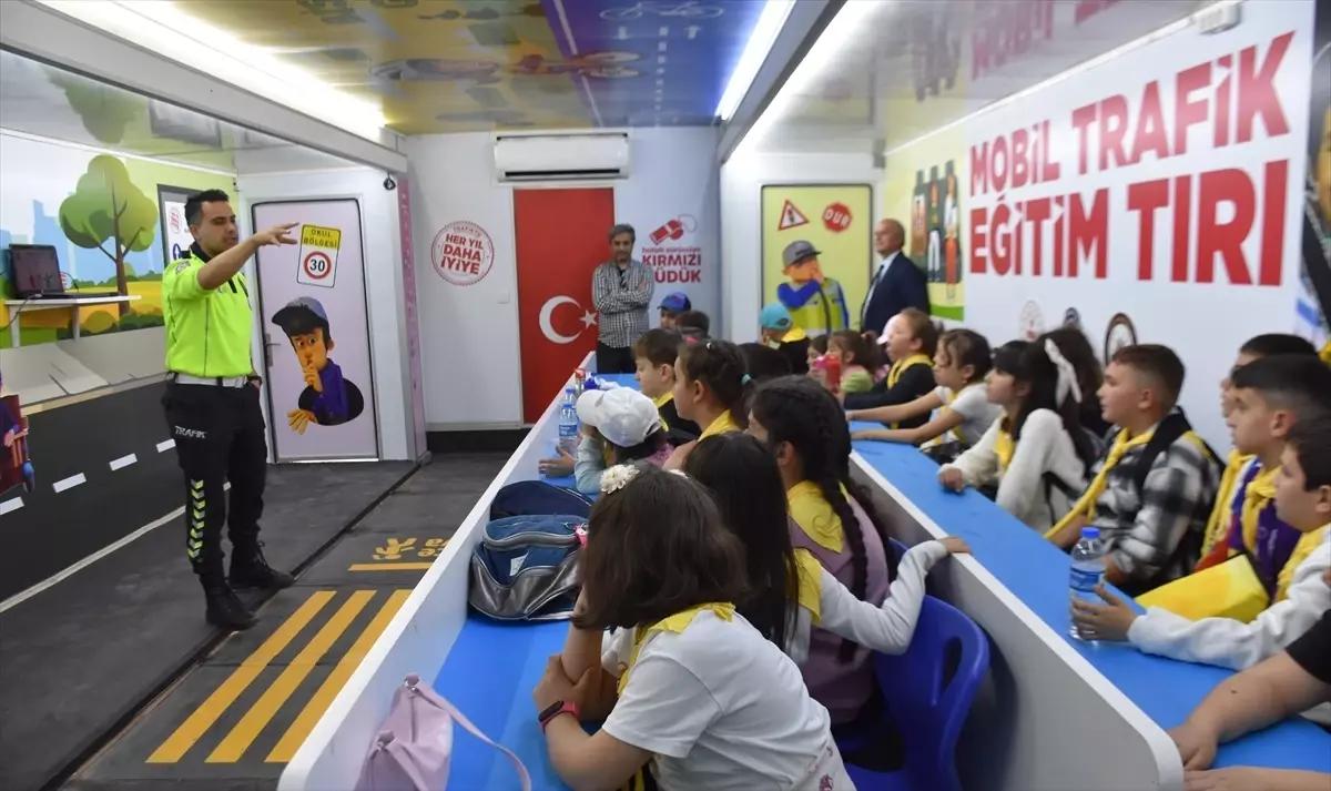 Otomobil Kullanma Becerileri Boyabat'taki Öğrencilere Eğlenceli Bir Şekilde Öğretildi