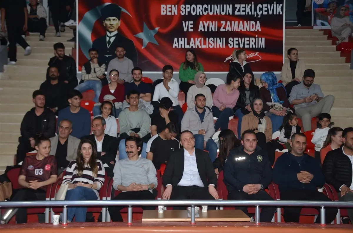Muş'ta Voleybol Turnuvası Şampiyonu Gençlik ve Spor İlçe Müdürlüğü