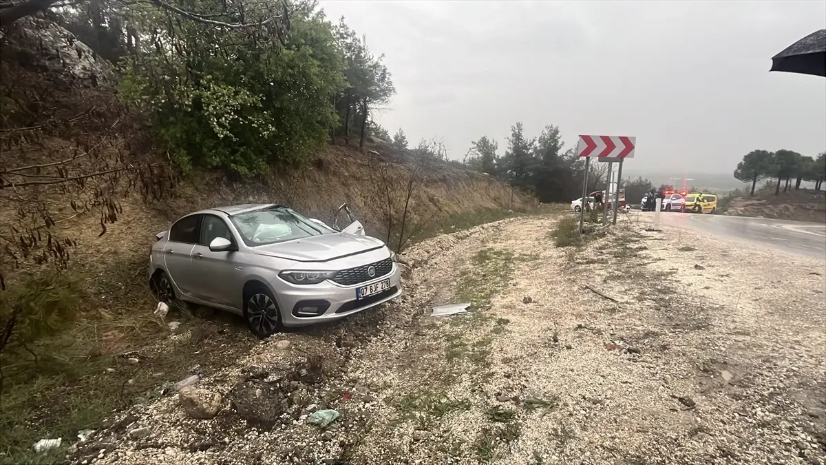 Burdur'da Tır ve Otomobil Çarpıştı: 4 Yaralı