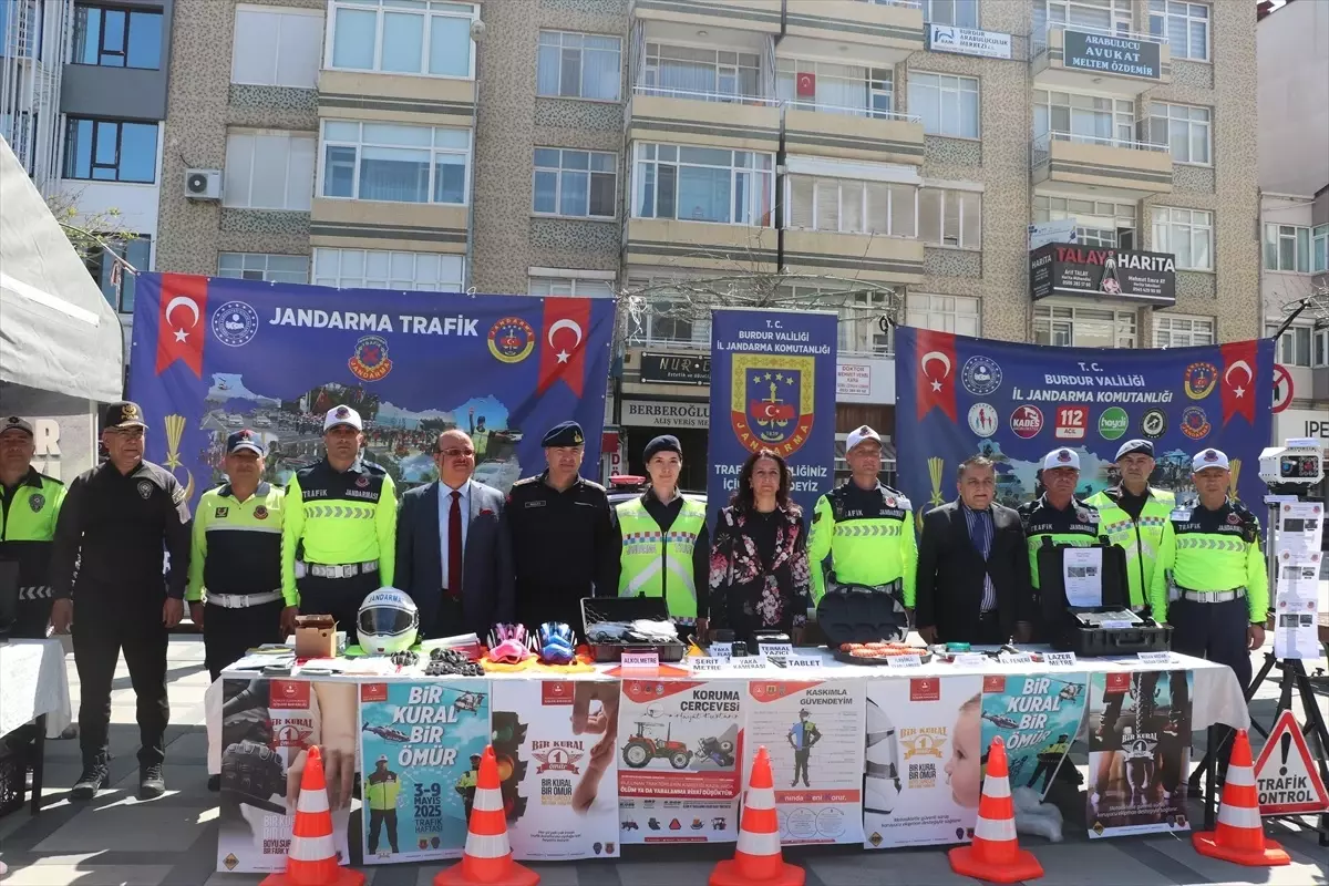 Burdur'da Karayolu Trafik Güvenliği Günü Etkinliği Düzenlendi