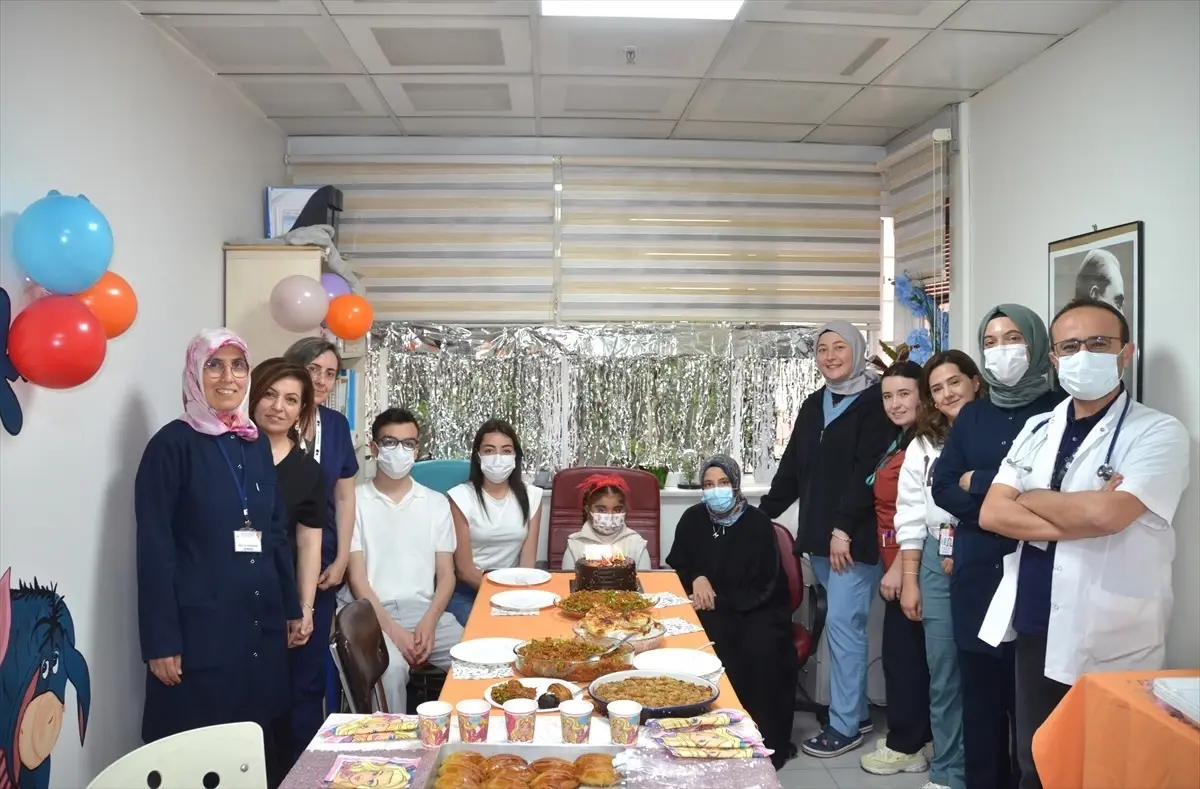 Bursa'da Böbrek Nakliyle Hayat Bulan Çocuklar Doktorlarıyla Buluştu