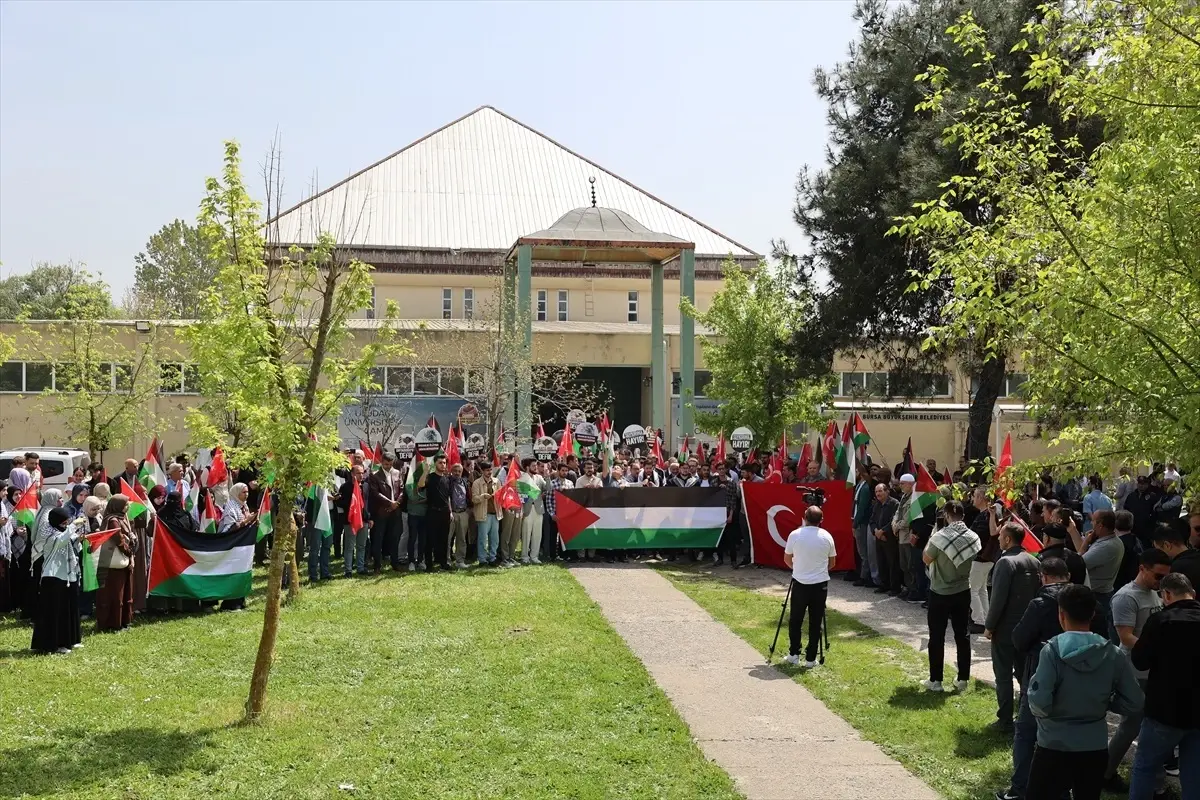 Bursa'da Filistinli Öğrenciler İsrail Saldırılarını Protesto Etti