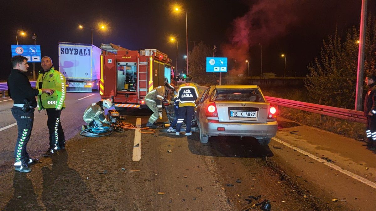 İnegöl'de Trafik Kazası: Kamyona Çarpan Otomobilin Sürücüsü Ağır Yaralandı