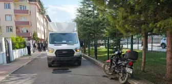 İnegöl'de Motosiklet ve Kamyonet Çarpıştı: Sürücü Ağır Yaralı