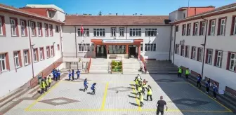 İnegöl'de Geleneksel Çocuk Oyunları Okul Bahçelerine Çizildi