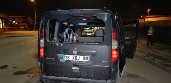 İnegöl'de Seyir Halindeki Araçta Silahlı Saldırı: Sürücü Ağır Yaralandı