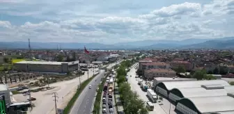 İnegöl'de Tır ve Otomobil Çarpıştı: Sürücü Yaralandı