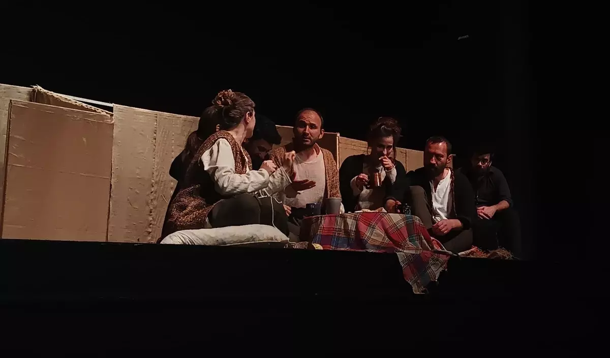 Ulusal İşçi Tiyatroları Festivali'nde 'Çığ' Oyunu Sahnelendi