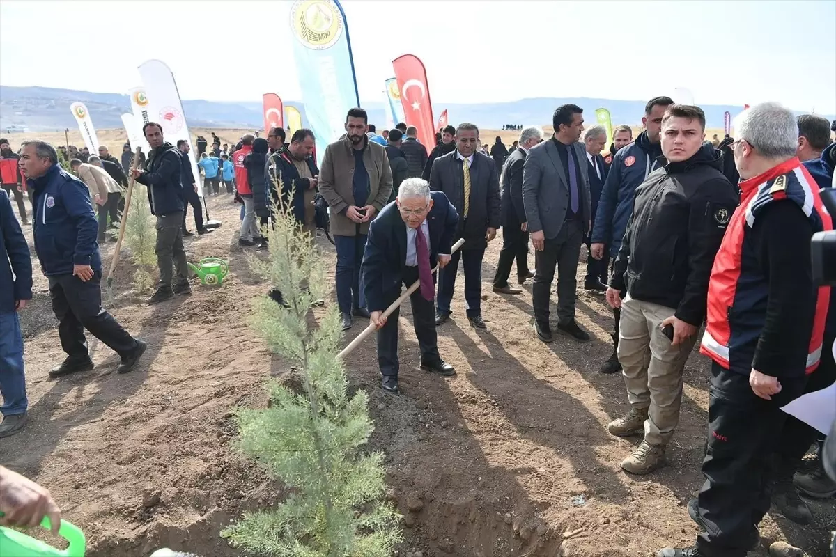 Kayseri'de 750 Bin Fidan Toprakla Buluştu