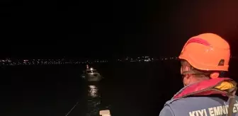 Çanakkale Boğazı'nda Sürüklenen Tekne Kurtarıldı