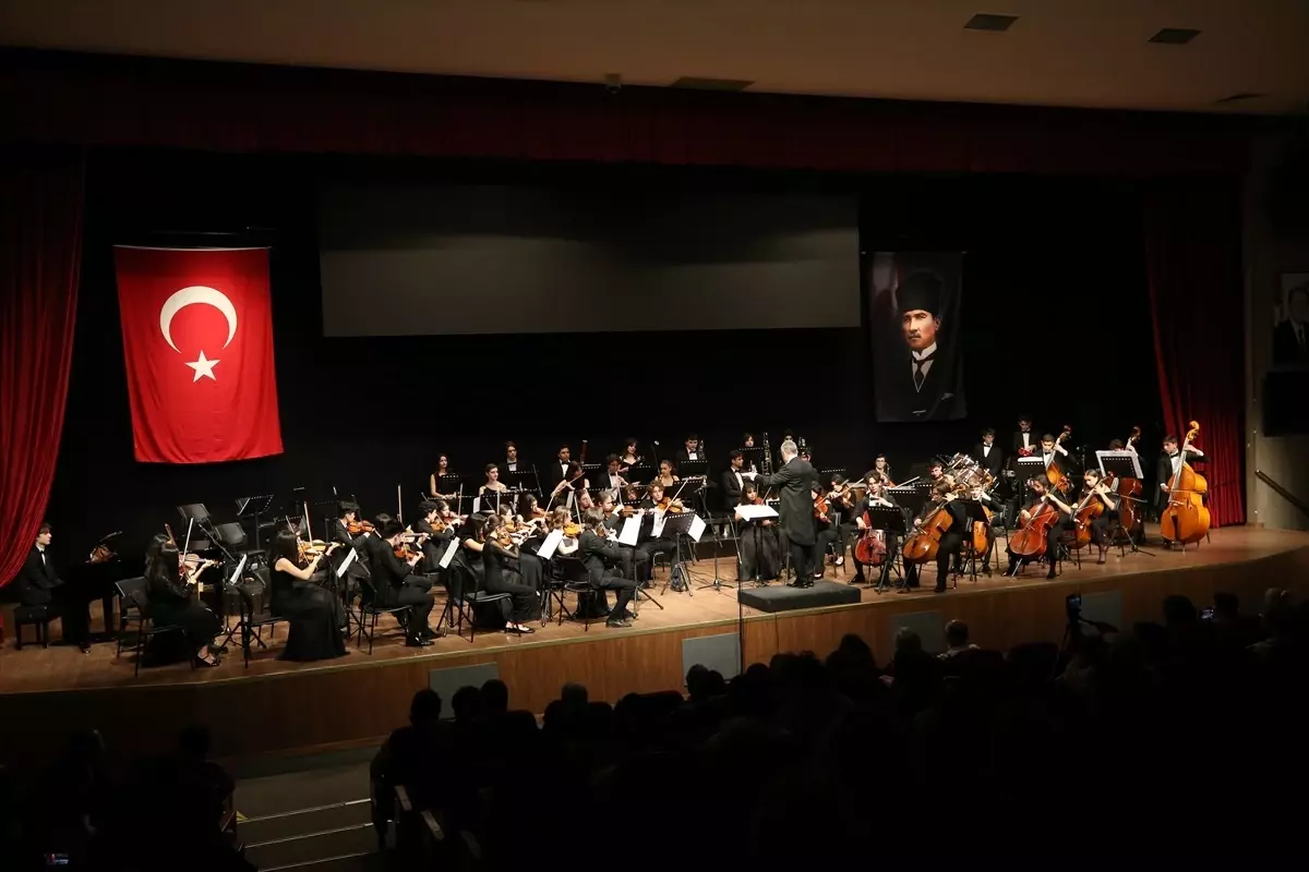 Gençlik Senfoni Orkestrası Çanakkale'de Konser Verdi