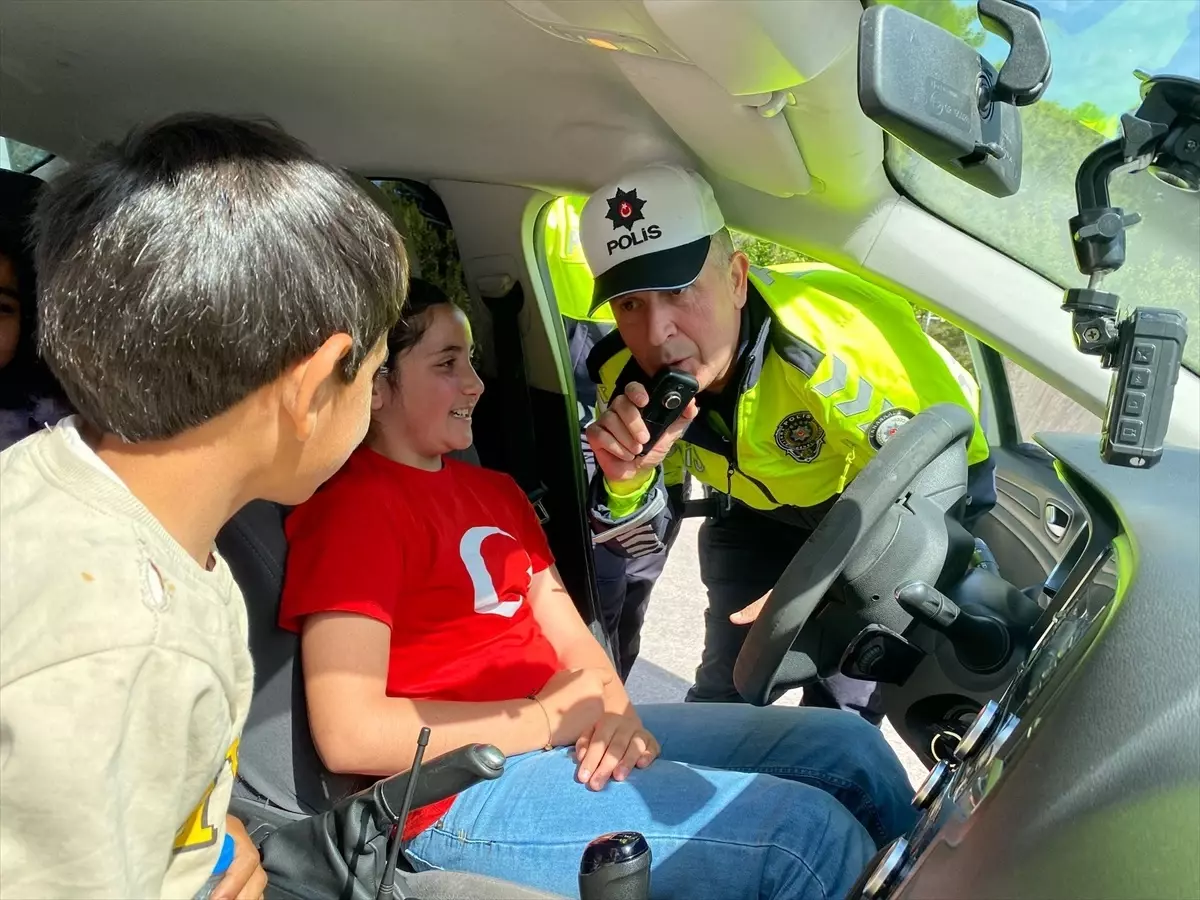 Özel Eğitim Öğrencilerine Trafik Polisi Eğitimi