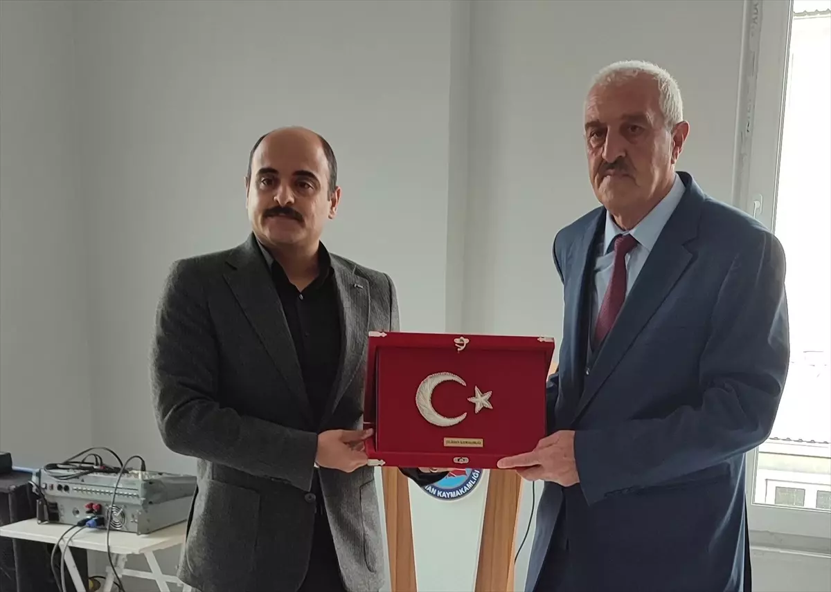 Resul Acar, Emekli Olduğu İçin Mesai Arkadaşlarına Veda Etti