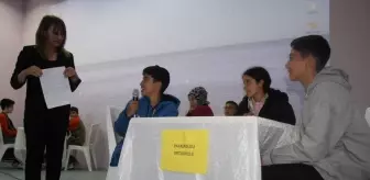 Tunceli'de Ortaokullar Arası Bilgi Yarışması Düzenlendi