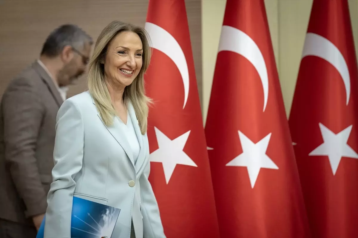 Aylin Nazlıaka: 23 Nisan, Çocuklarımıza Sorumluluğumuzu Hatırlatıyor