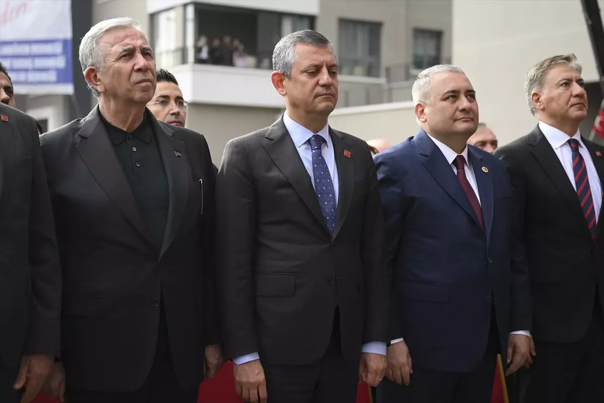 Özgür Özel: İstanbul'un Seçilmiş Belediye Başkanını Görevine Bekliyoruz