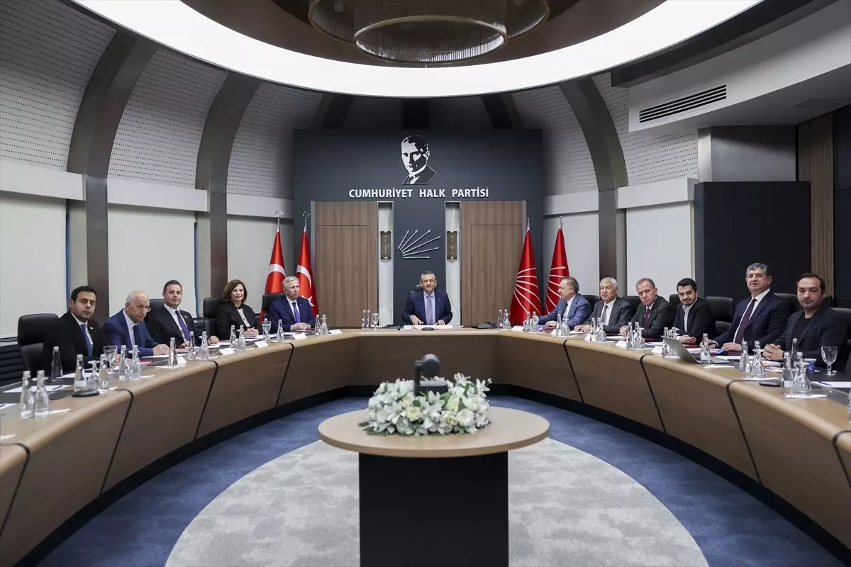Özgür Özel, SODEMBEK Toplantısına Başkanlık Etti