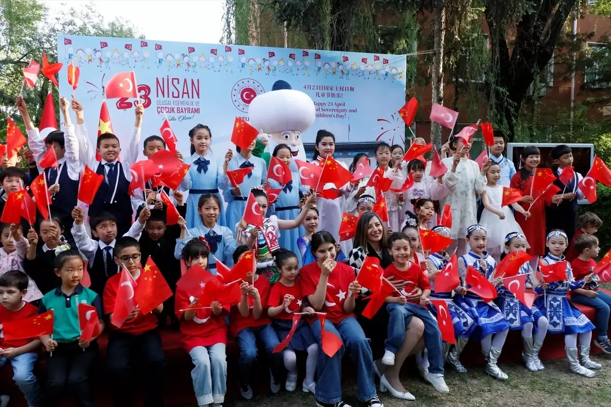 23 Nisan Ulusal Egemenlik ve Çocuk Bayramı Pekin'de Kutlandı