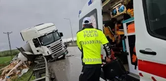 Çorum'da Tır Kazası: Sürücü Yaralandı