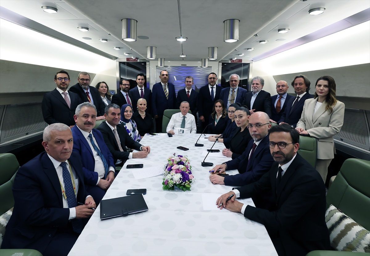 Cumhurbaşkanı Erdoğan, İtalya ziyareti dönüşü uçakta gazetecilerin sorularını yanıtladı: (1)