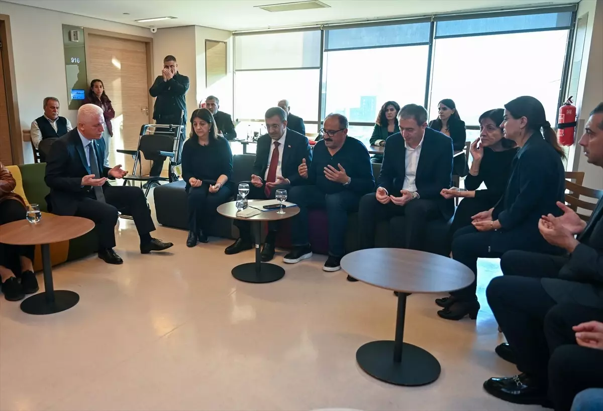 Cevdet Yılmaz, Sırrı Süreyya Önder'in Ailesine Taziye Ziyaretinde Bulundu
